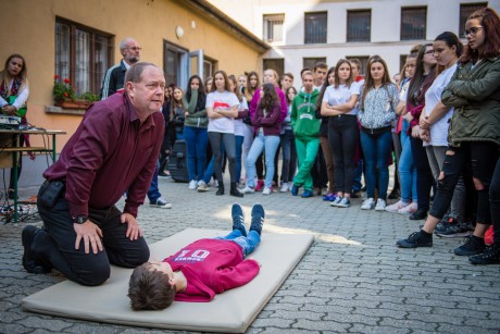 Újraélesztési bemutató lesz jövő kedden a Deák Szakgimnáziumban